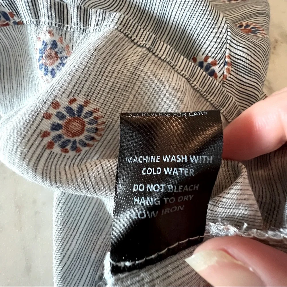 Patterned button down top - Picture 11 of 12